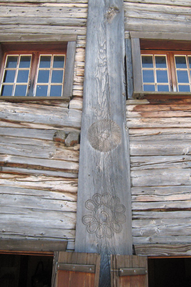 Sculptures sur une façade